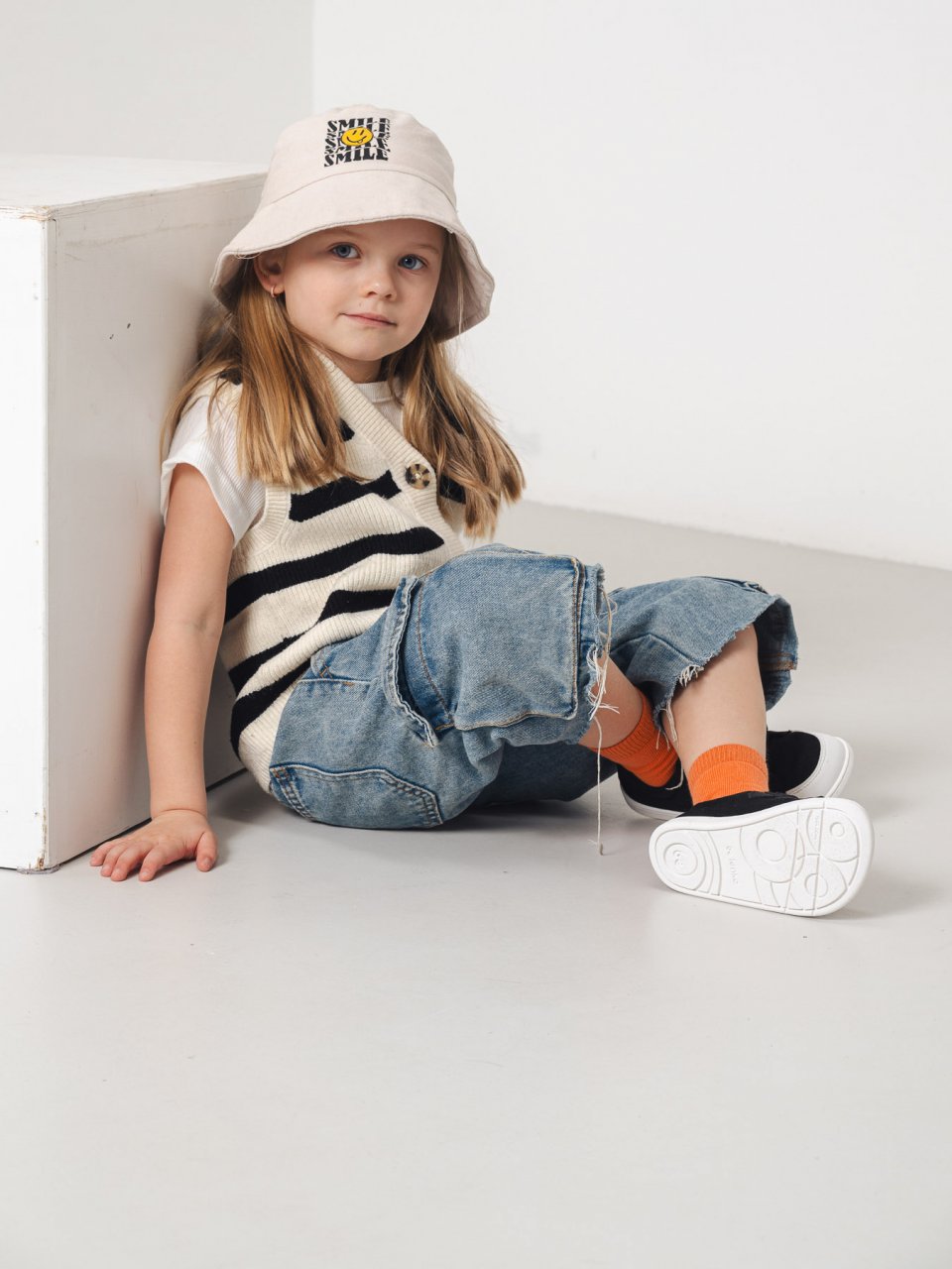 Be Lenka Canvi Kids Black White — босоноги обувки за деца со zero-drop ѓон, страничен поглед
