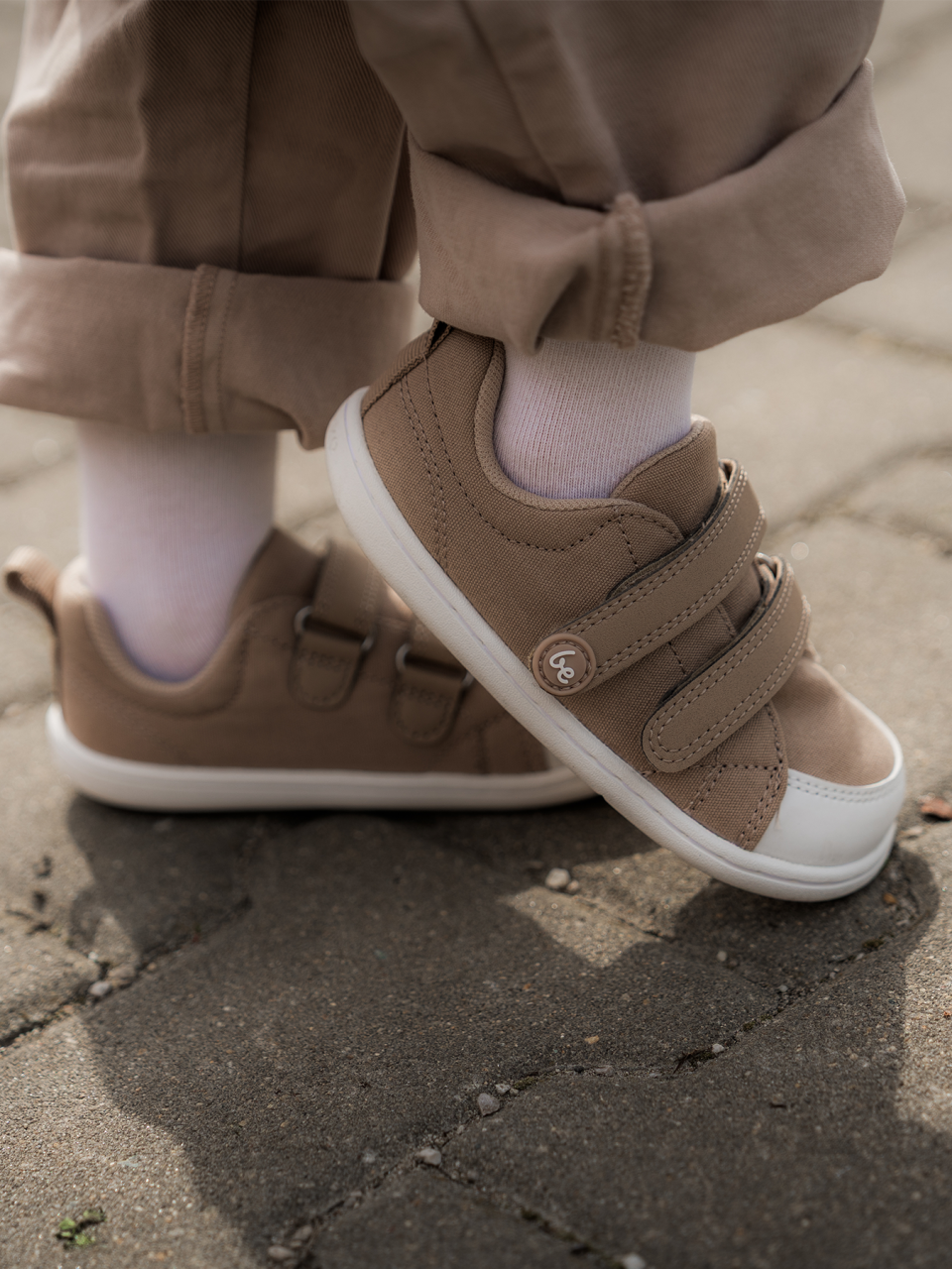 Be Lenka Canvi Kids Light Brown — босоноги обувки за деца со zero-drop ѓон, страничен поглед